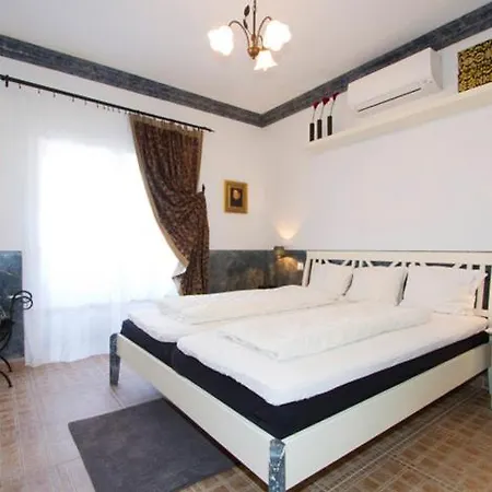 Puerto Del Carmen Sleeps 8 Pool Air Con Wifi Vila