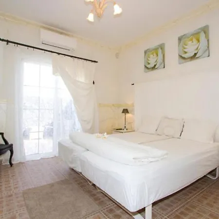 Vila Puerto Del Carmen Sleeps 8 Pool Air Con Wifi Puerto del Carmen (Lanzarote)