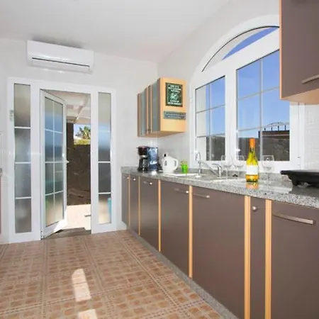 Puerto Del Carmen Sleeps 8 Pool Air Con Wifi Puerto del Carmen (Lanzarote)
